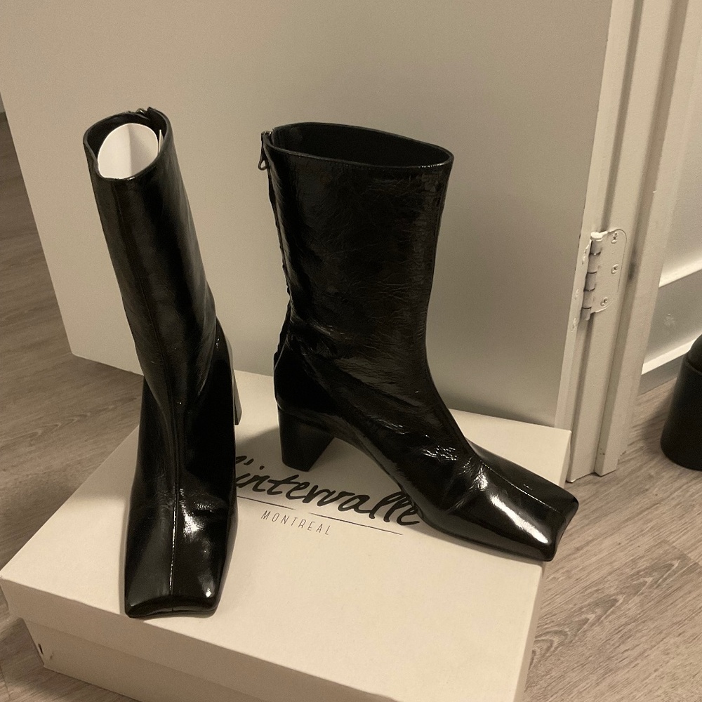 L’INTERVALL Black boots